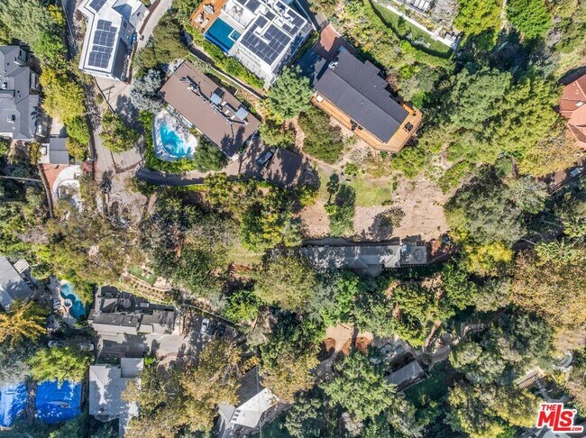 Building Photo - 5721 Valley Oak Dr