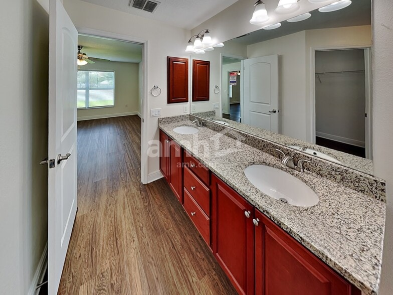 Building Photo - 2070 Big Buck Dr