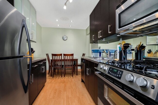 Building Photo - 5101 Carriage Way Dr