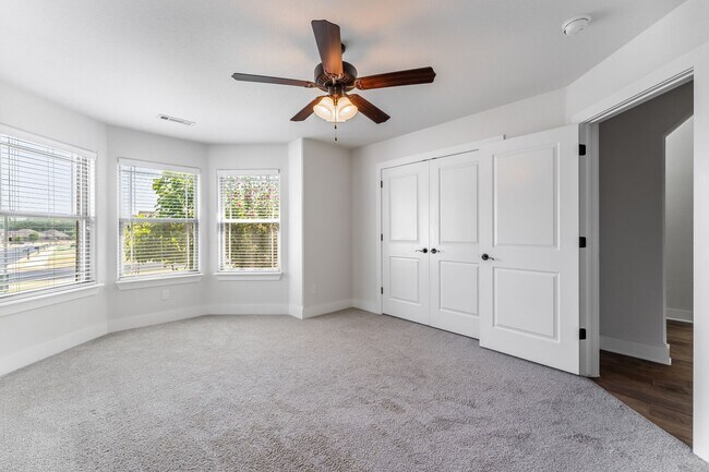 Building Photo - Luxury Living in Bentonville: Modern 4 Bed, 3 Bath Home with Fenced Yard