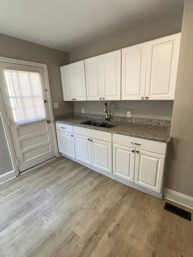 Building Photo - Discover comfort and convenience in a prime Columbia location!