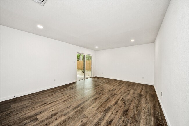 Building Photo - 33 Kittiwake Ct