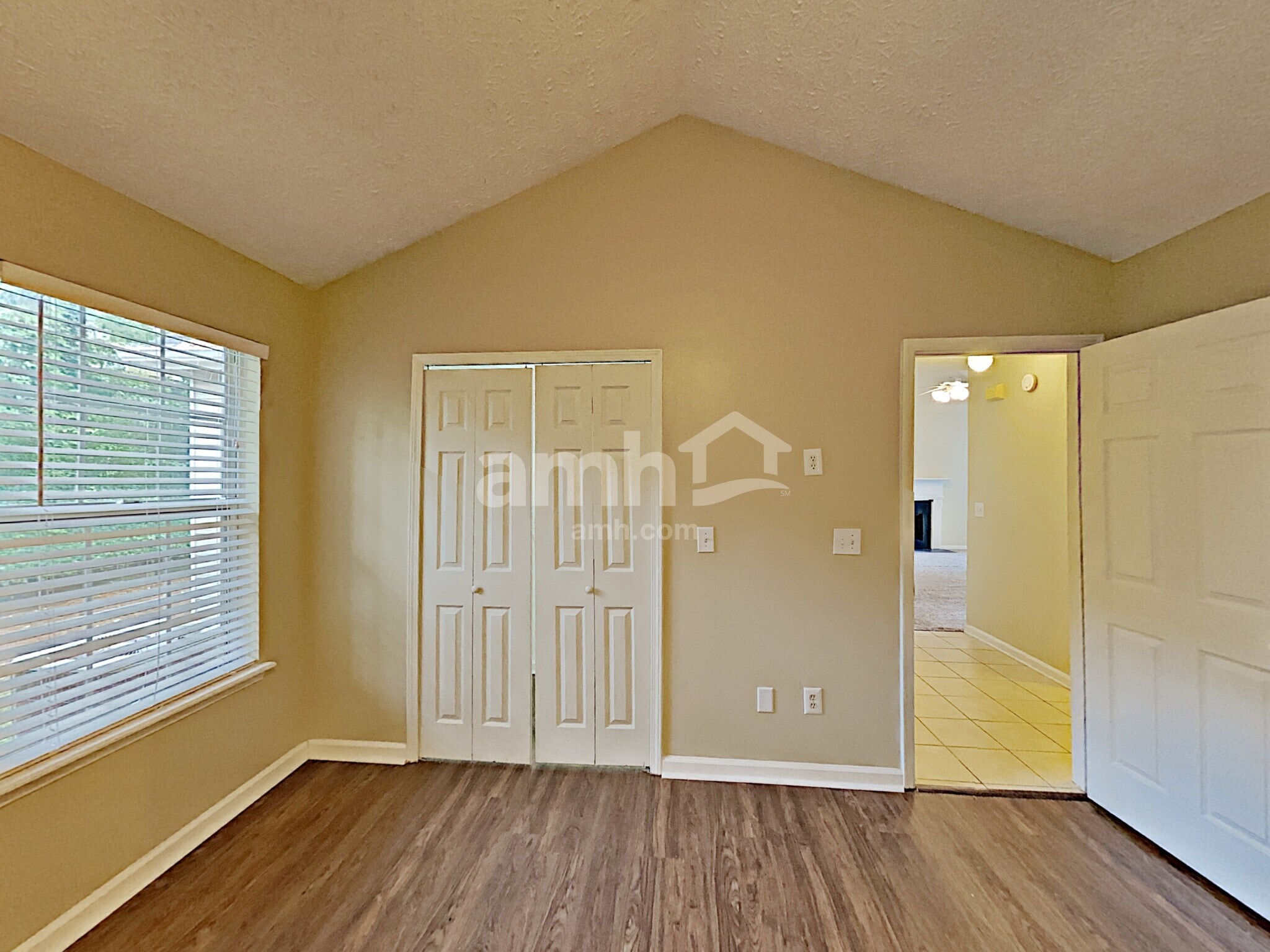 Building Photo - 4810 Lake Park Ter
