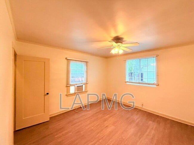 Building Photo - 614-614 N Poinsettia Pl