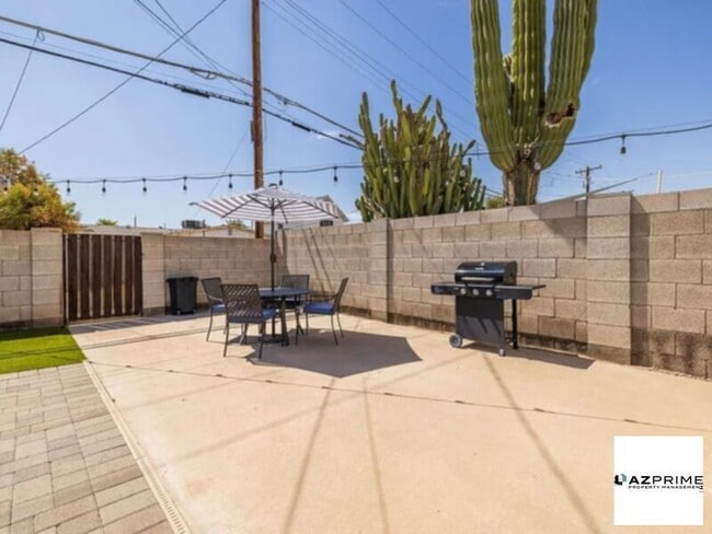 Building Photo - Charming 3bedroom house