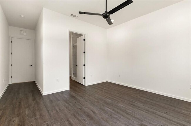 Building Photo - 603 Bissonet Ln
