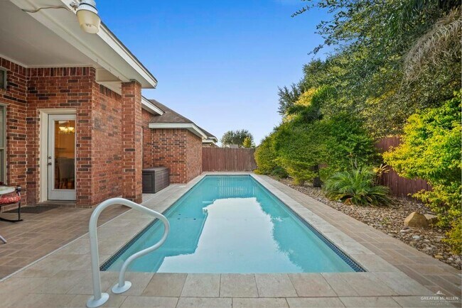 Building Photo - 23 W Arapaho Ave