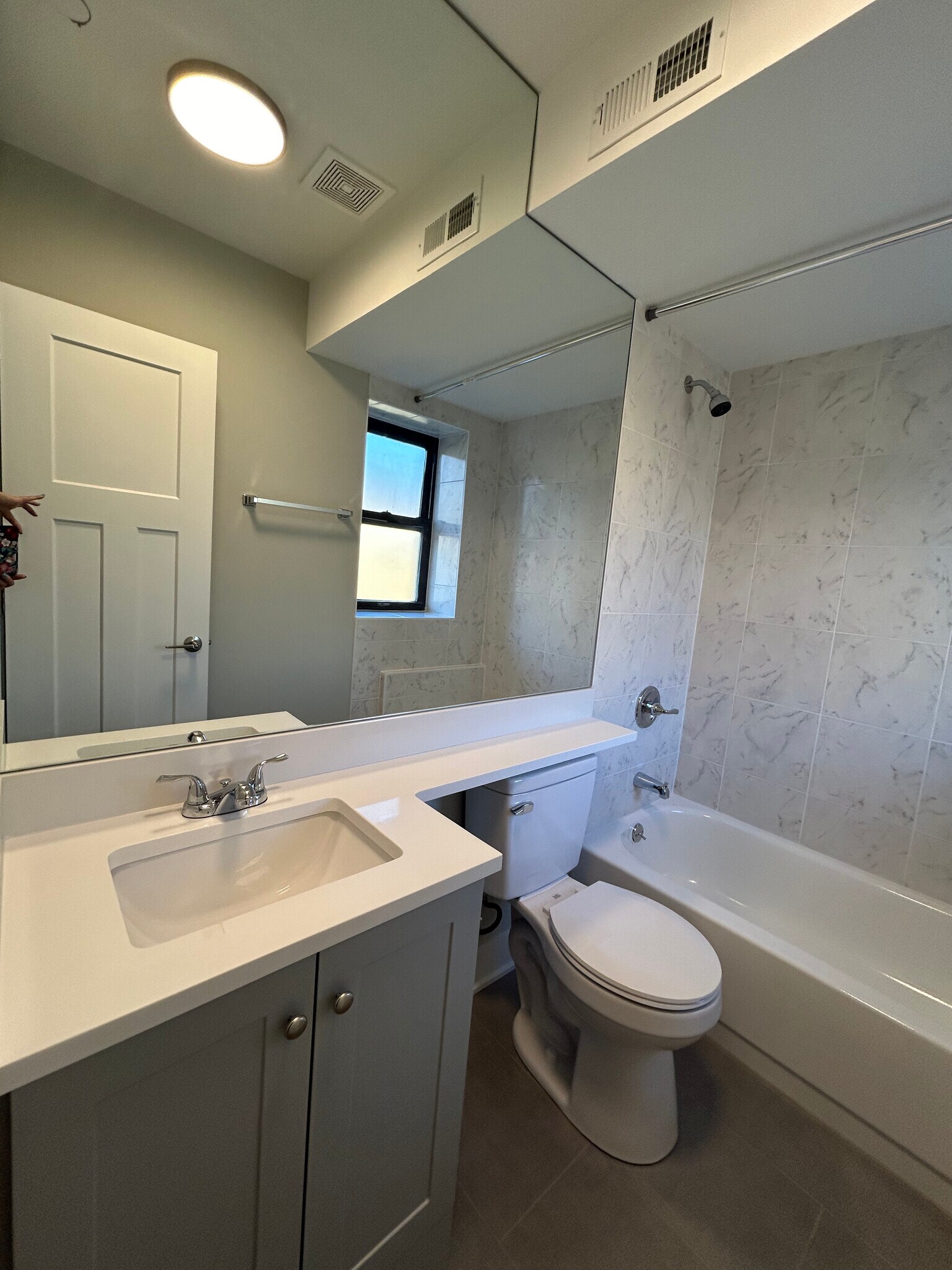 Building Photo - 1131 Oak Ave