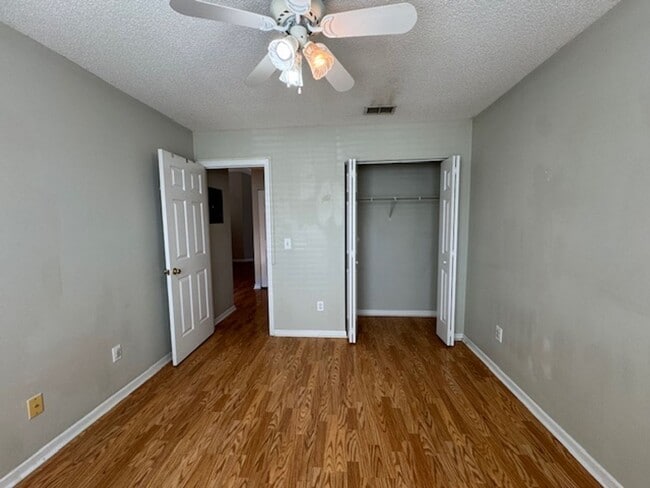 Building Photo - Lauren Place - Northchase