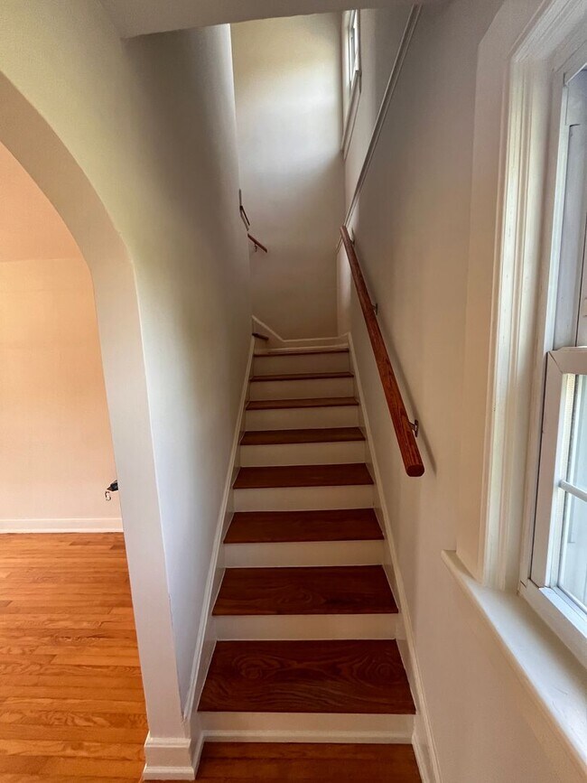 Building Photo - 404 11th St