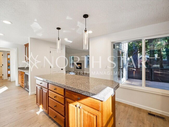 Building Photo - Lake Oswego Home for Lease – Fully Remodeled