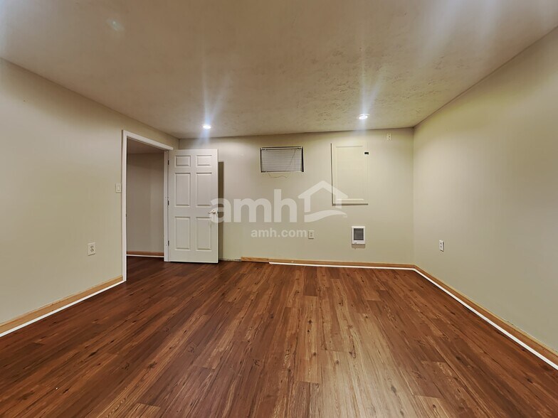 Building Photo - 2069 Whispering Wind Ln