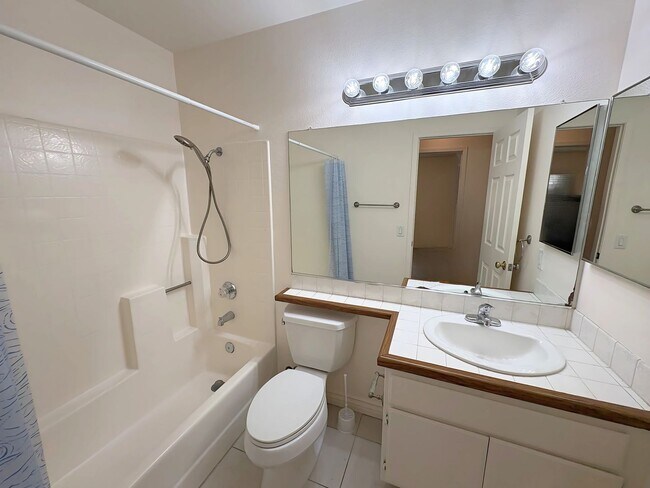 Building Photo - Beautiful Home in a Cul-de sac