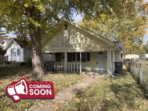 Building Photo - 1528 E Gimber St