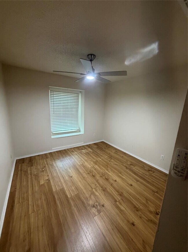 Building Photo - 1100 York Castle Dr