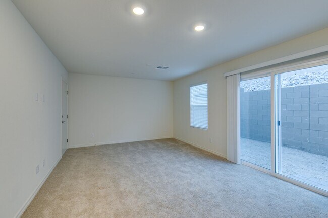 Building Photo - GORGEOUS TOWNHOME*UPGRADED*ALL APPLIANCES*...