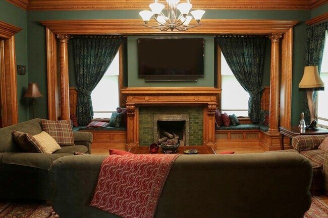 Building Photo - 820 1st St N