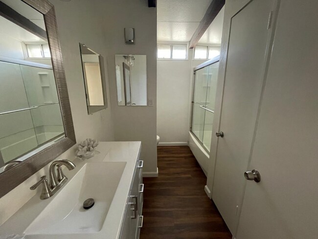Building Photo - 830 Avalon Pl
