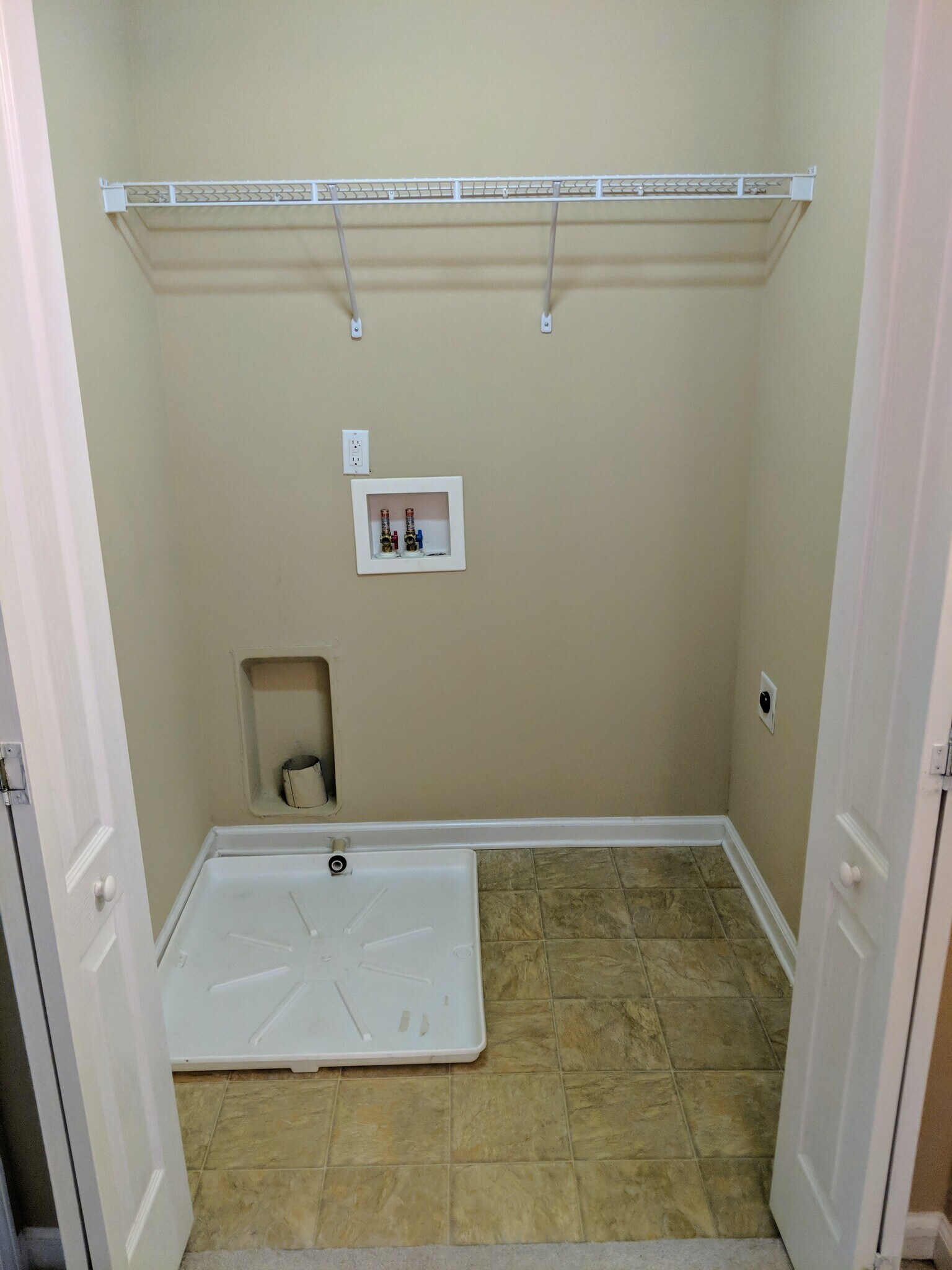 Laundry - 144 Hood Park Dr