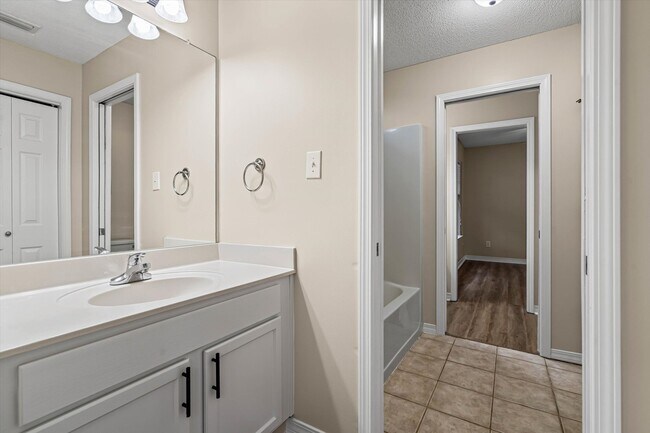 Building Photo - 57 Lake Shore Dr