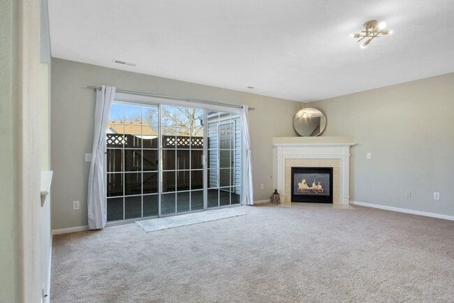 Building Photo - Updated 3-Bed, 2.5-Bath Yorktown Condo with Modern Kitchen, Parking & Community Amenities