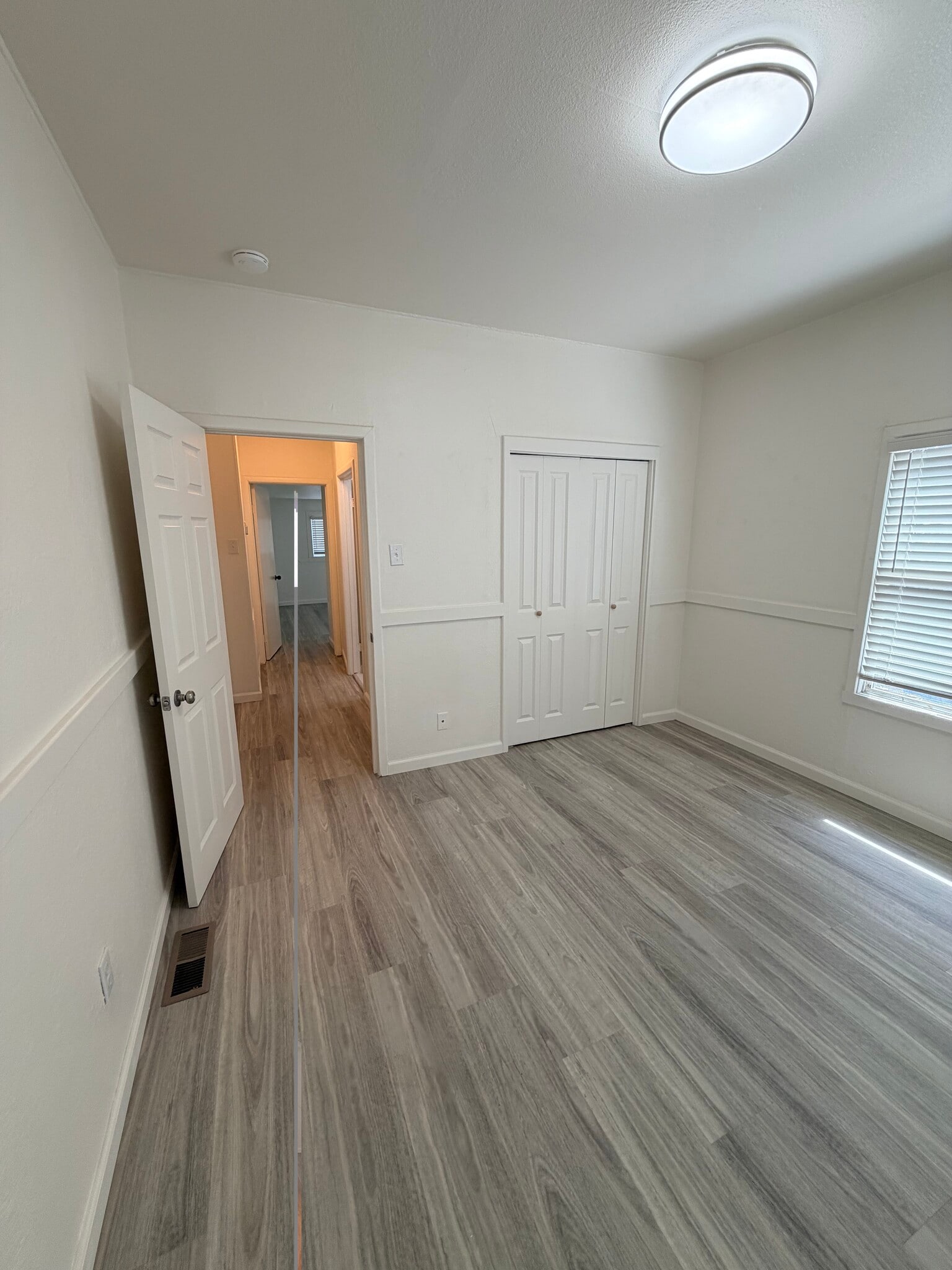 Building Photo - 394 N Livermore Ave