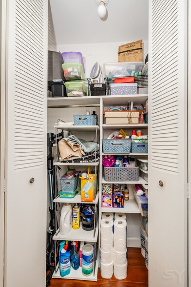 Building Photo - 607 W Wrightwood Ave