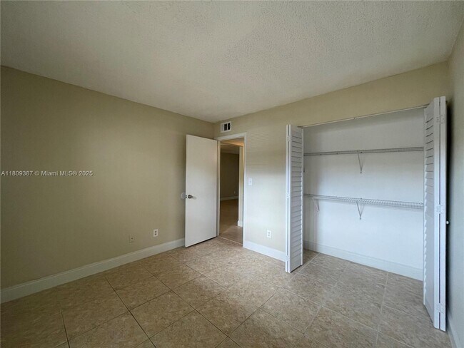 Building Photo - 3470 Foxcroft Rd