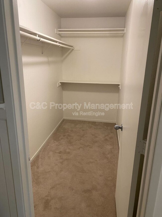 Building Photo - 2401 Eilers Ln