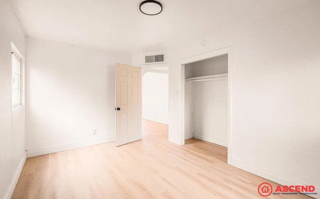 Building Photo - 407 4th St
