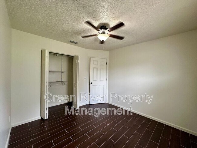 Building Photo - 3288 Deerfield Pointe Dr