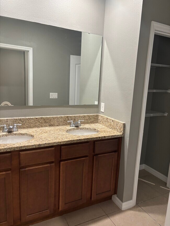 Building Photo - 152 Ludisia Loop