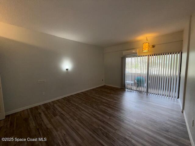 Building Photo - 2180 Country Club Dr