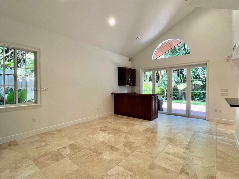 Building Photo - 4110 Pamona Ave