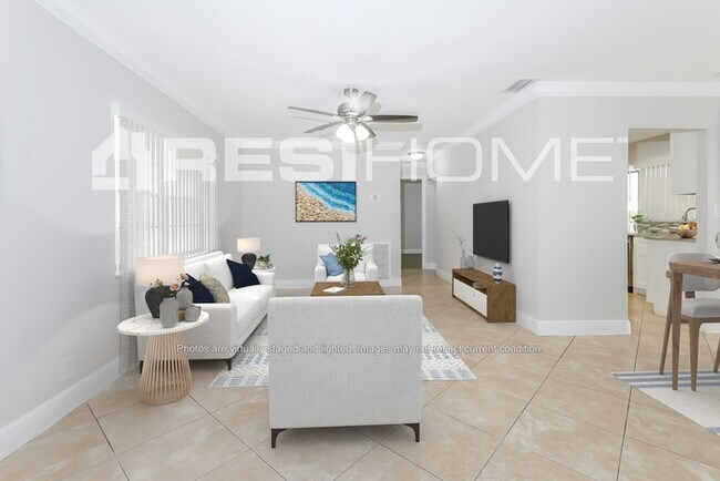 Building Photo - 9940 Spanish Isles Dr