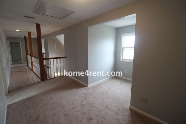 Building Photo - Gorgeous Lake Home w/ Beautiful Walking Tr...