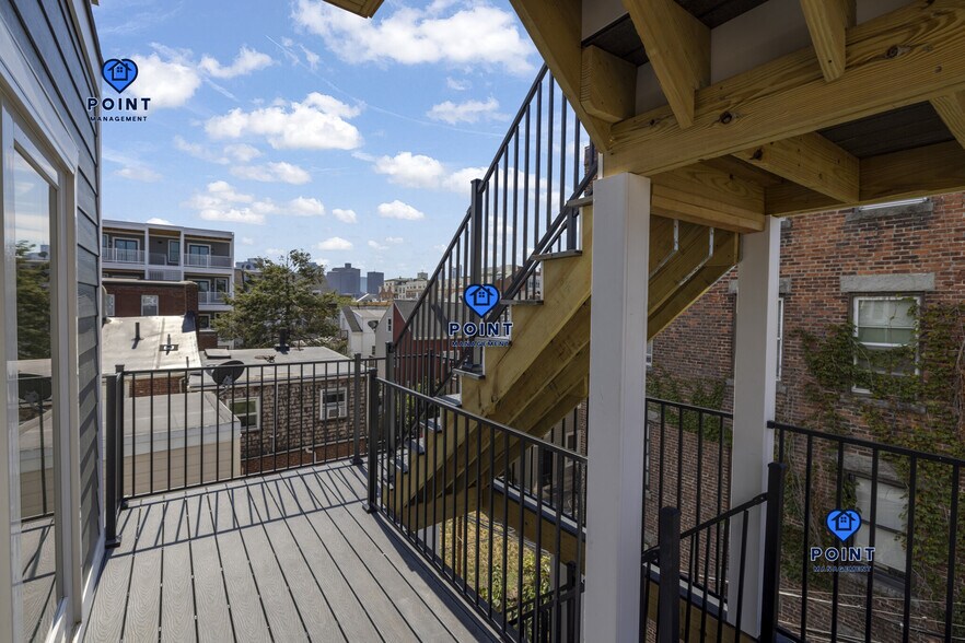 Building Photo - 22 Paris St