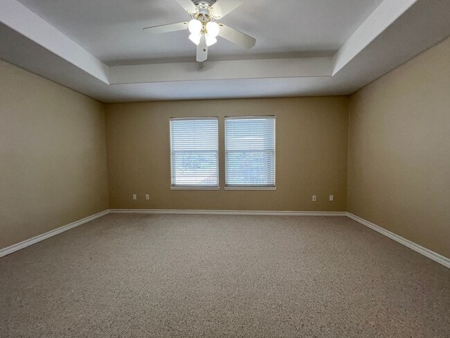 Building Photo - WATERFRONT TOWNHOME ON THE ISLAND!