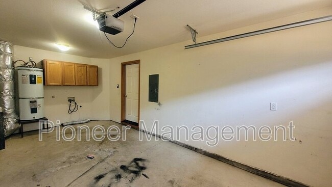 Building Photo - 324 Maylea Pl