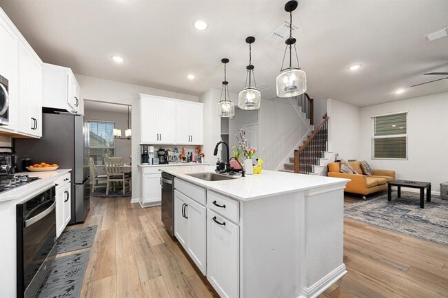 Building Photo - 236 Travis Ln