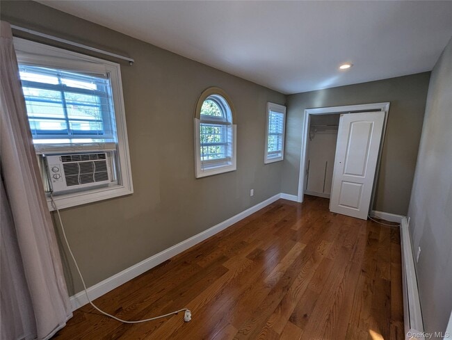 Building Photo - 12 Maple Ct