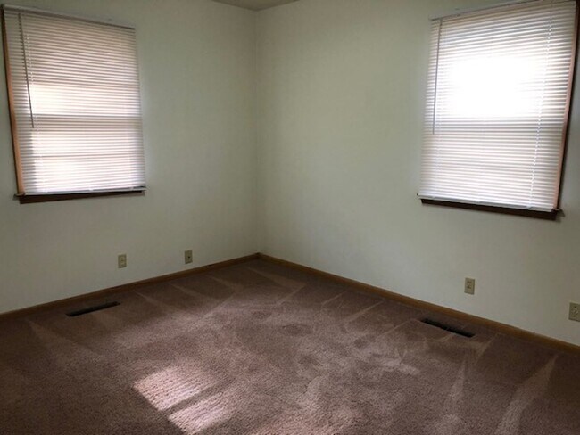 Building Photo - Three-Bedroom, 1-Bath House