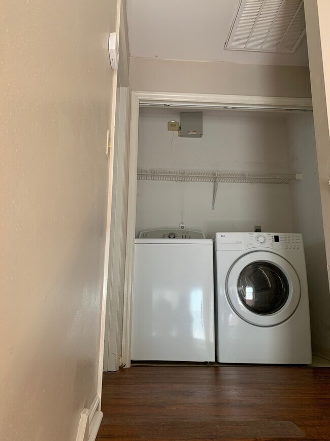 Building Photo - 3/2.5 Near Downtown Available July 25, 2026~ See appt instructions in txt