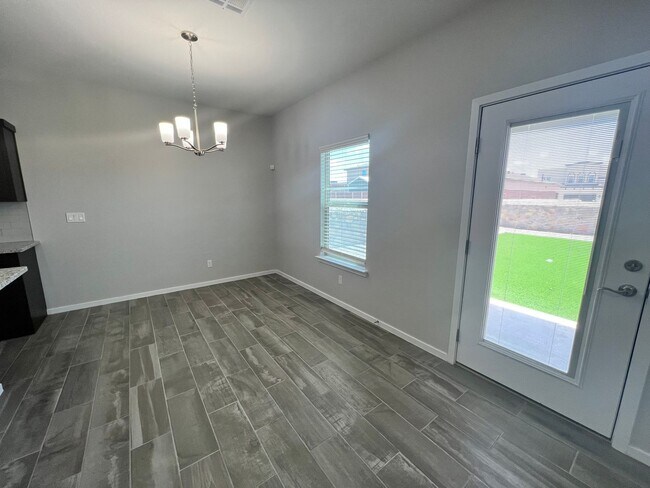 Building Photo - Stunning East Side Home