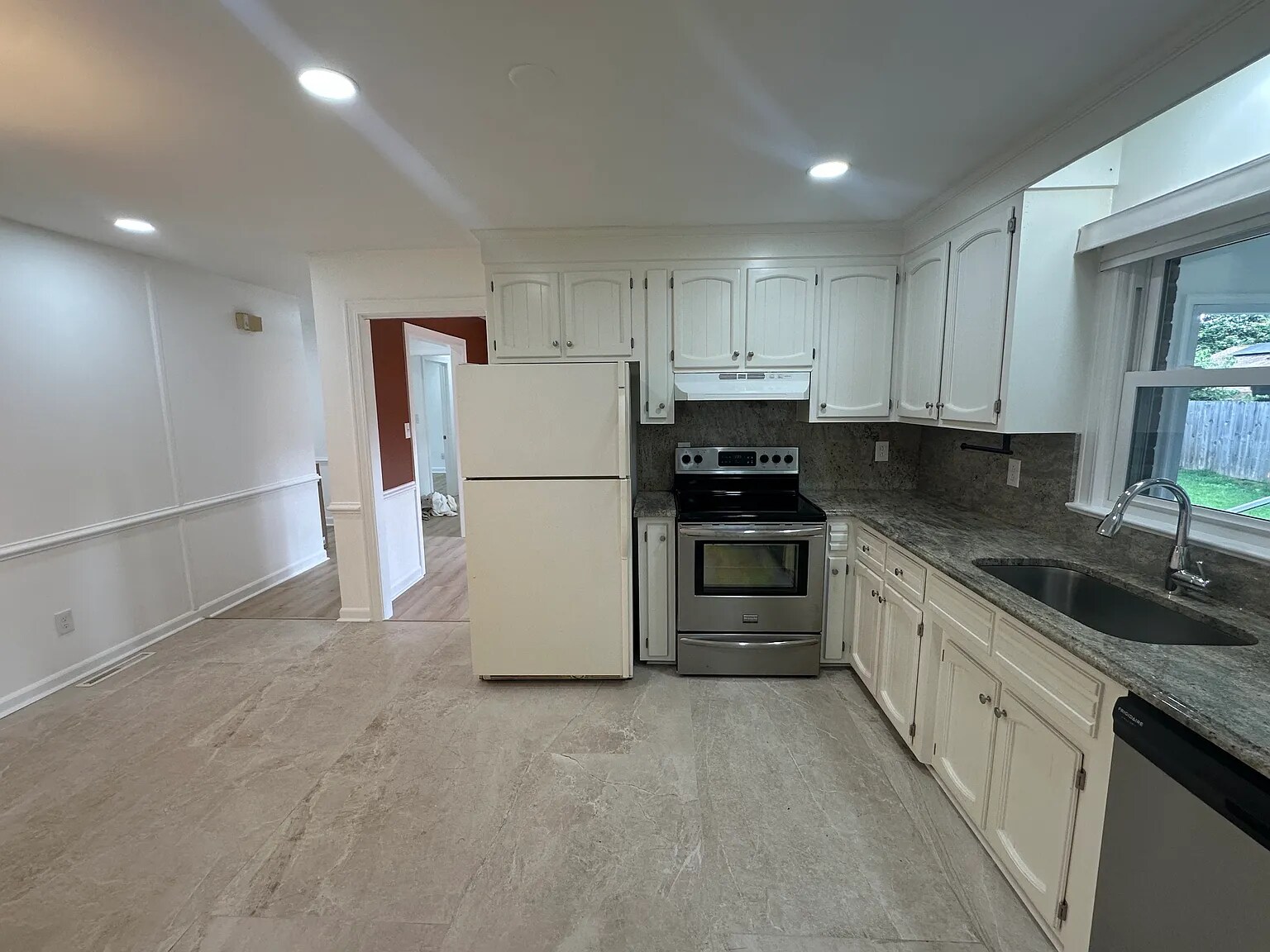 Building Photo - 1132 Cresthaven Ln