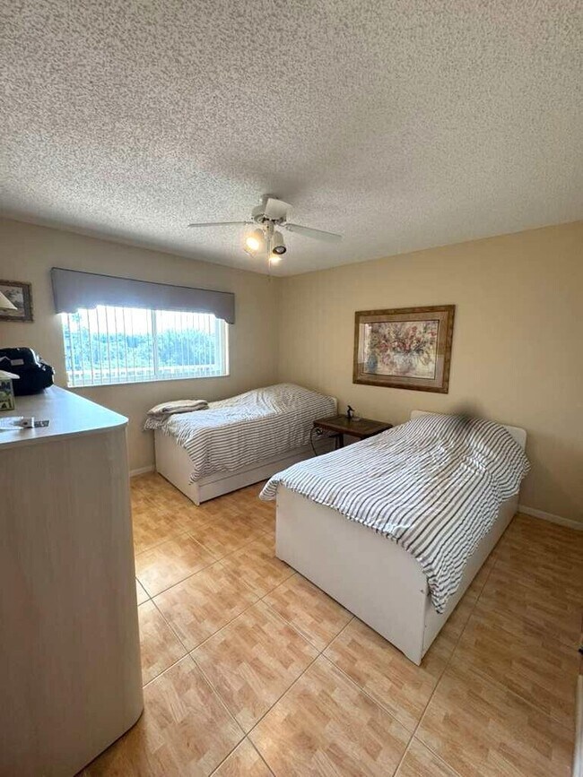 Building Photo - 4735 Lucerne Lakes Blvd W