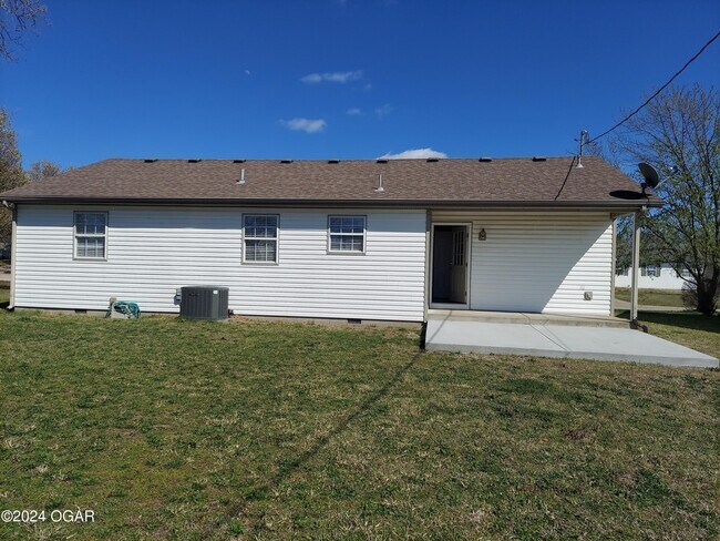 Building Photo - 1712 Blue Jay Dr