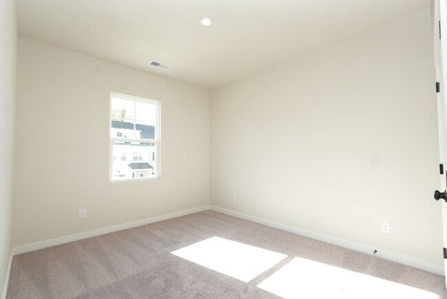 Building Photo - 3BR w/ Garage & W/D in Charlotte (28269)