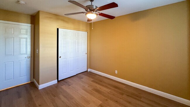 Building Photo - Freshly Updated 3BD Home, Island Kitchen &...