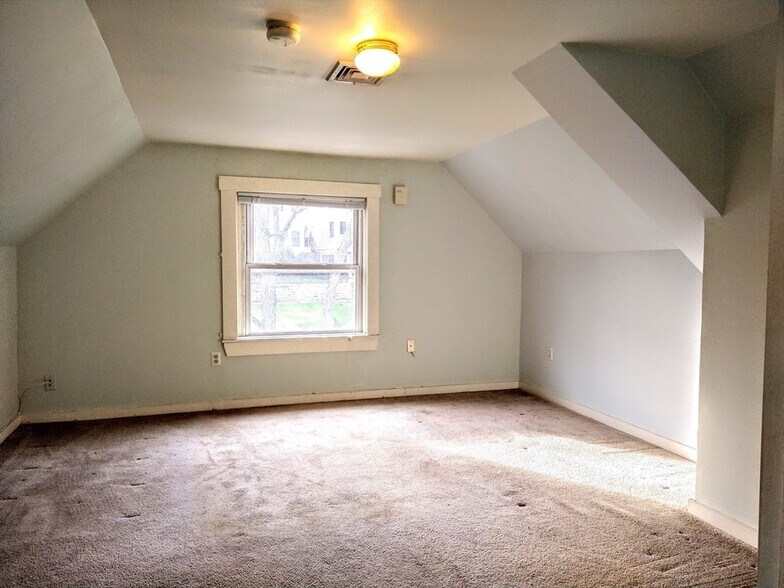 Building Photo - 176 Poplar St